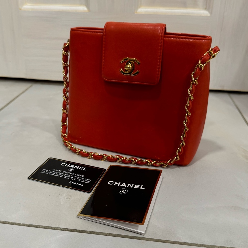 VINTAGE CHANEL Around 1998 Made Turn-Lock Mini Chain Handle Bag